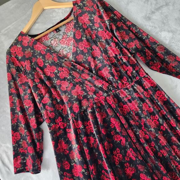 Torrid Velvet Dress Womens Size 2X Black Red Rose Print Soft Stretch Fit Flare - Picture 1 of 9